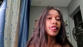 娇小的亚洲女人